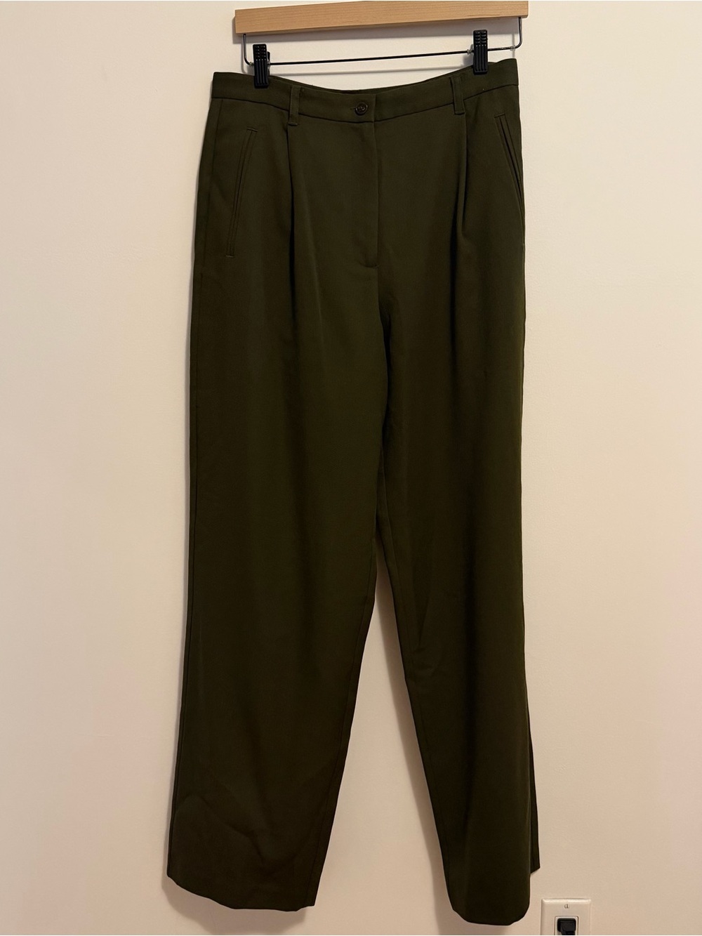 6397 The News Wool green pants Size 6
